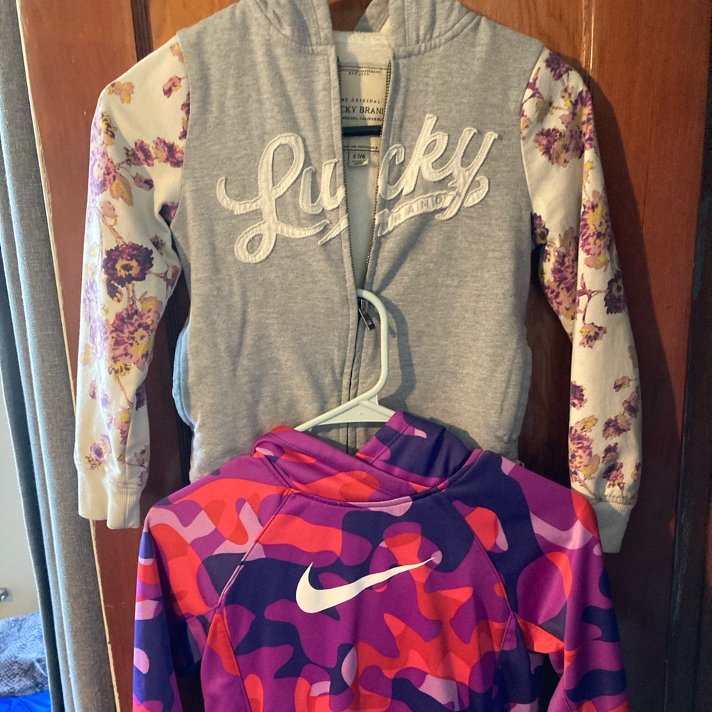 Youth 7/8 sweatshirt bundle Lucky/Nike